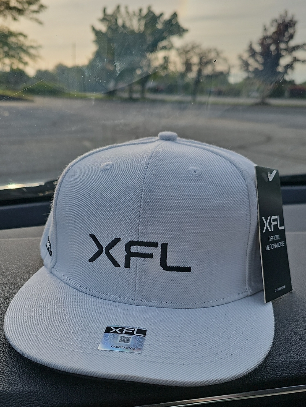 XFL Football White Snapback Hat‎ NWT